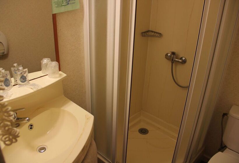 ホテル Kyriad Saint Quentin En Yvelines  Montigny