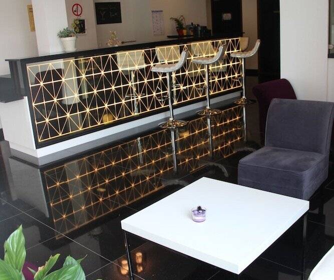 ホテル Kyriad Saint Quentin En Yvelines  Montigny