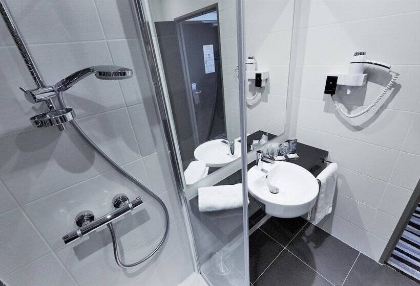 ホテル Kyriad Saint Quentin En Yvelines  Montigny