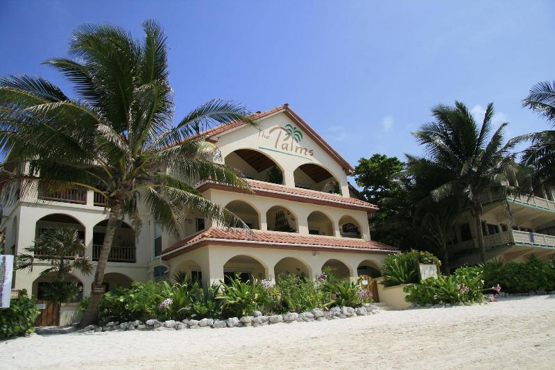 בית מלון כפרי The Palms Oceanfront Suites