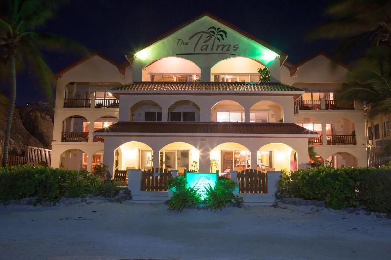 בית מלון כפרי The Palms Oceanfront Suites