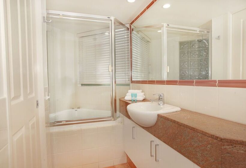 Malibu Apartments