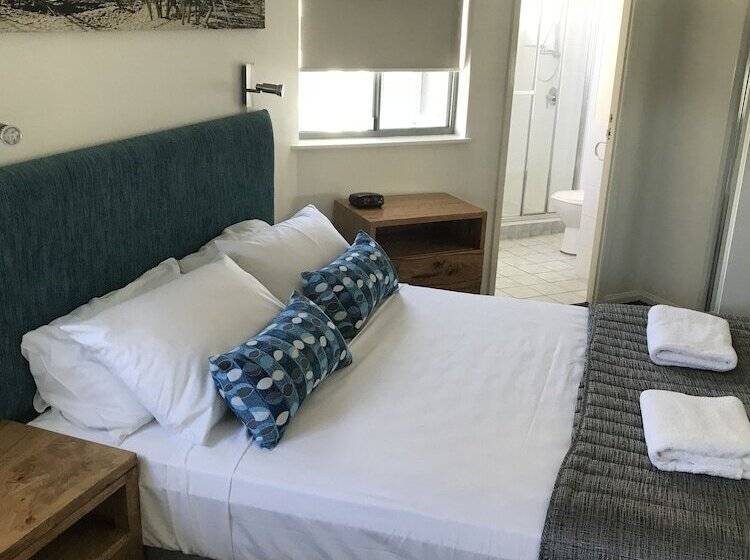 Malibu Apartments