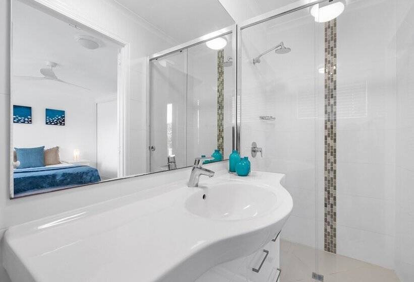 Noosa Outrigger Beach Resort