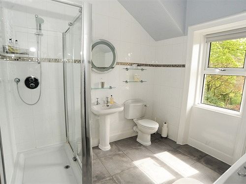 Пансион Chinthurst B&b - Guest House
