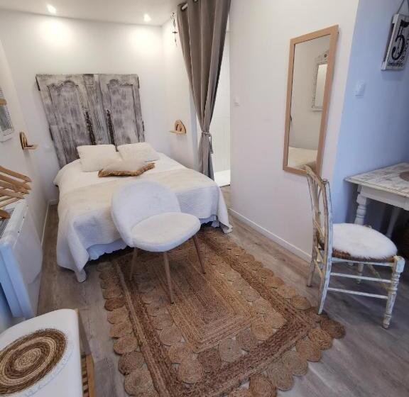 민박 Au Poème Du Chêne, Logement Indépendant, Intimité, Arrivée Autonome