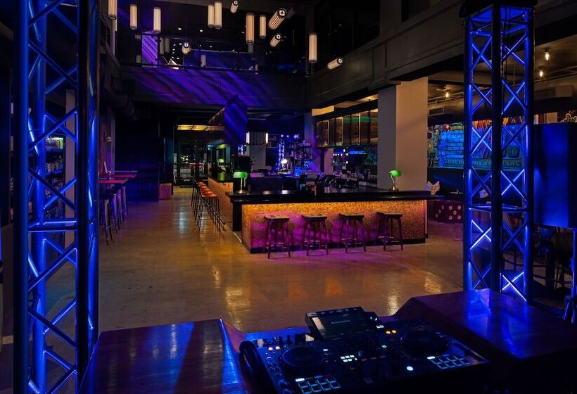 هتل Moxy Houston Downtown