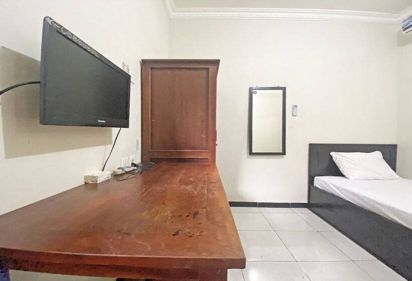 هتل Spot On 92042 Sumber Rejo Homestay