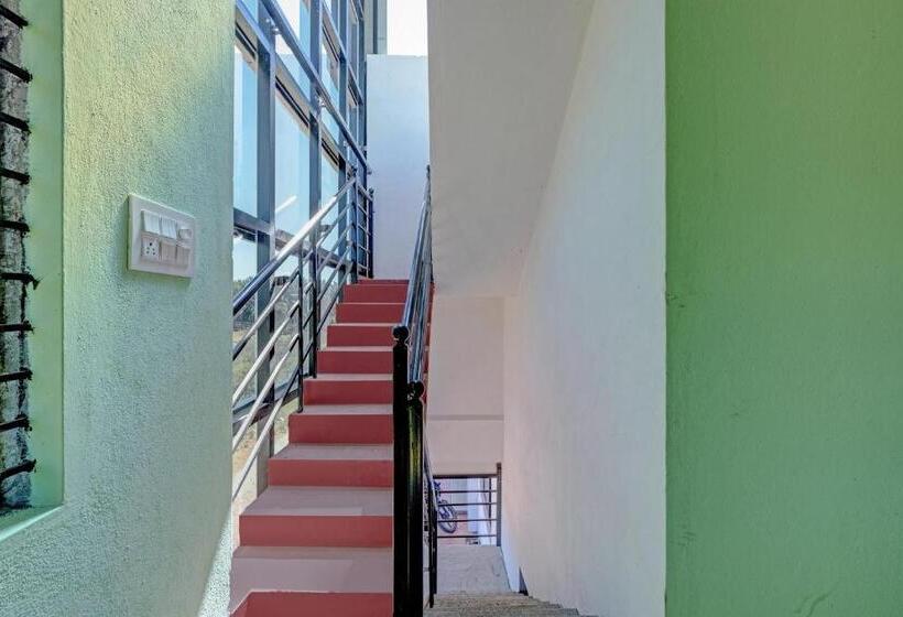 ホテル Spot On B R Comforts Krs Back Water