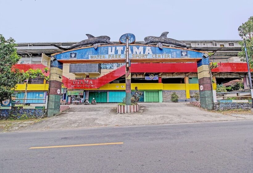 호텔 Oyo 92032 Utama  & Karaoke