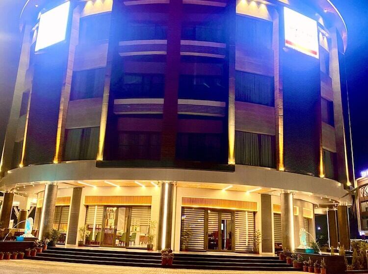 호텔 Regenta Place Chandigarh Mohali
