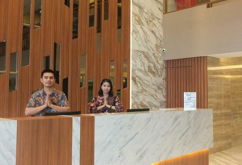 Отель W Three Style Makassar
