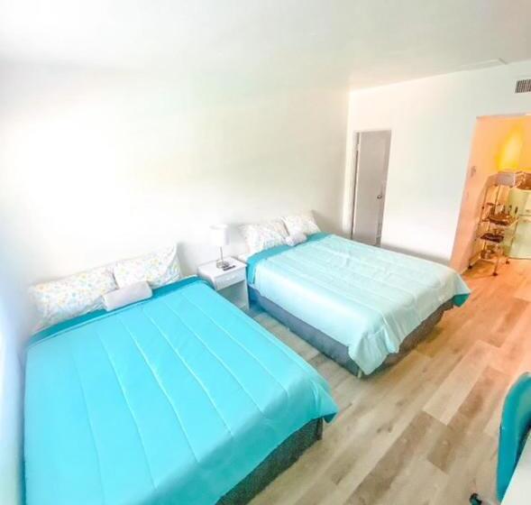Мотель Uptown Inn & Suites