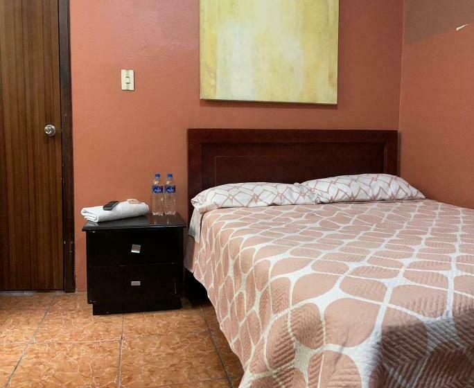 هاستل Alojamientos Hostal Rest House