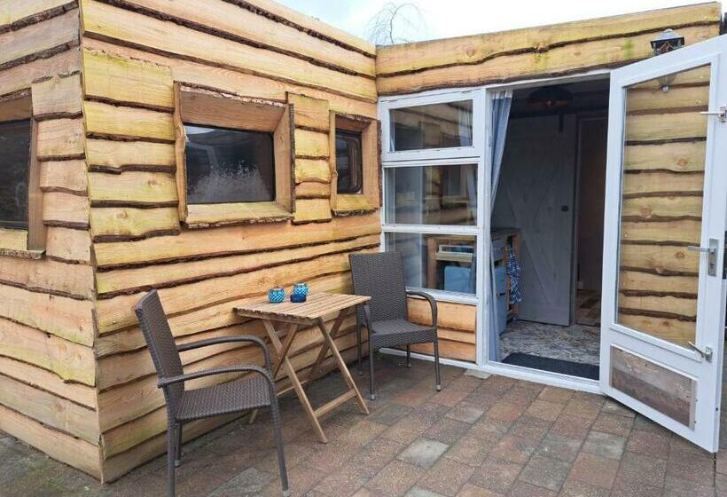 تختخواب و صبحانه Bnbheerhugowaard Wooden
