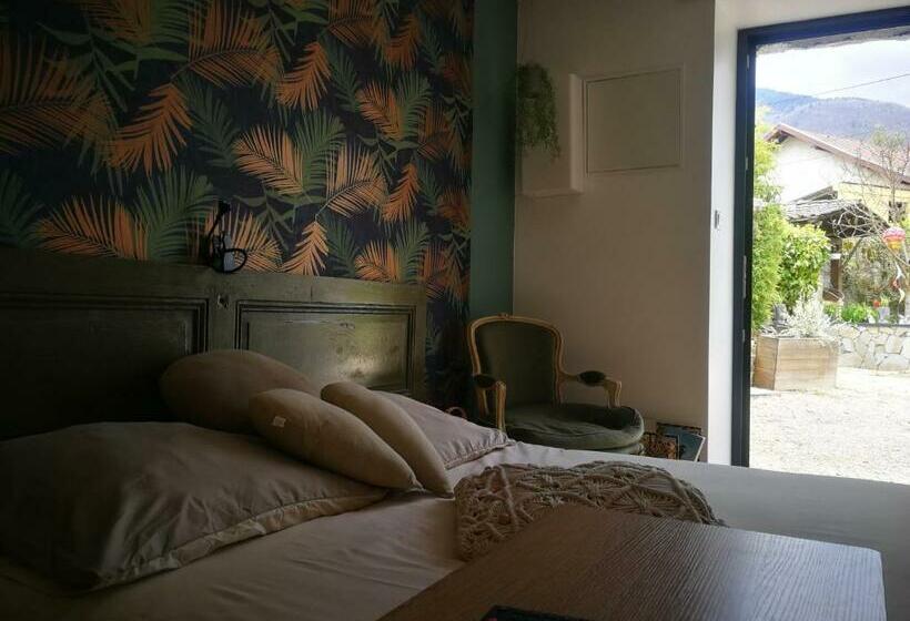 Bed and Breakfast Chez Lesrés T2 Jardin Dans Maison Proche Uriage Chamrousse