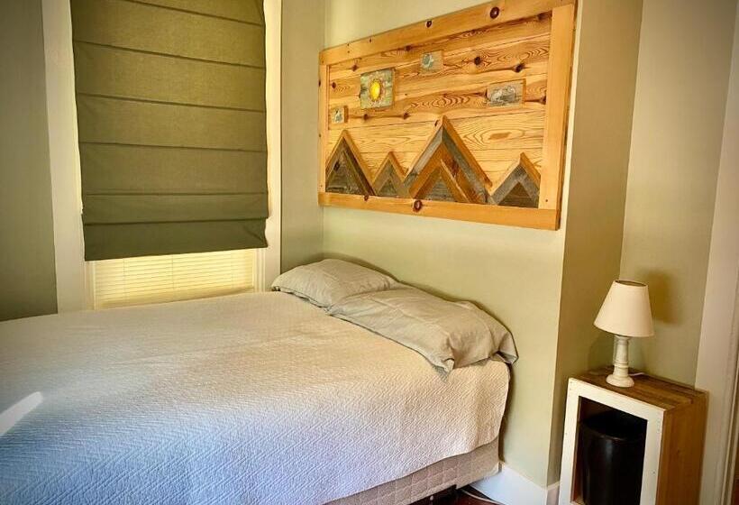 Coho: Conway Hostel