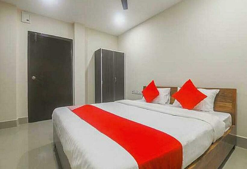 هتل Adhikary Homestay