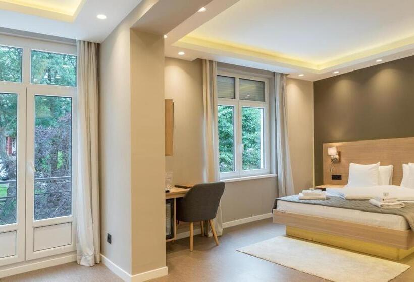 هتل Emilia Lux Rooms