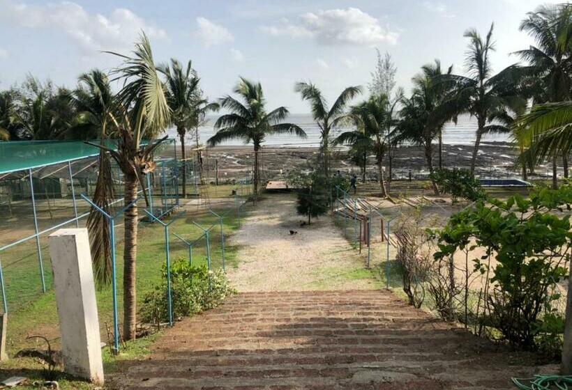 בית מלון כפרי Sea Breeze Beach Resort