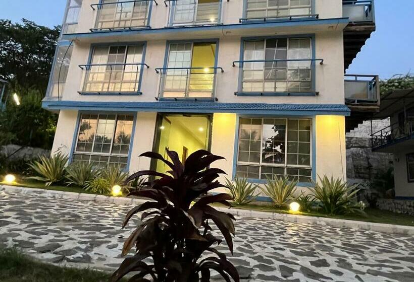 בית מלון כפרי Sea Breeze Beach Resort