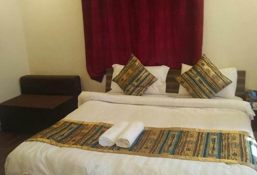 בית מלון כפרי Sea Breeze Beach Resort