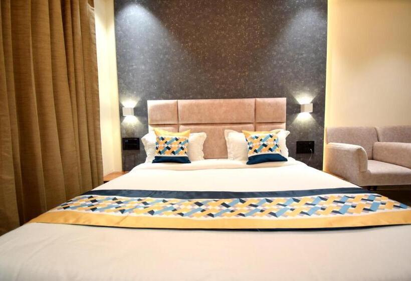 The Sky Imperial Hotel Sugam   10 Meters From Shrinathji Temple