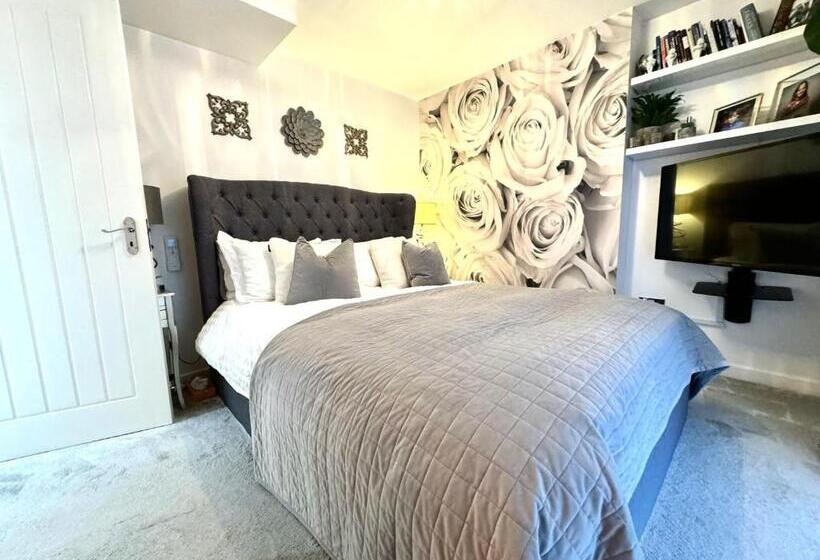 Пансион Modern Double Room With Fire Tv