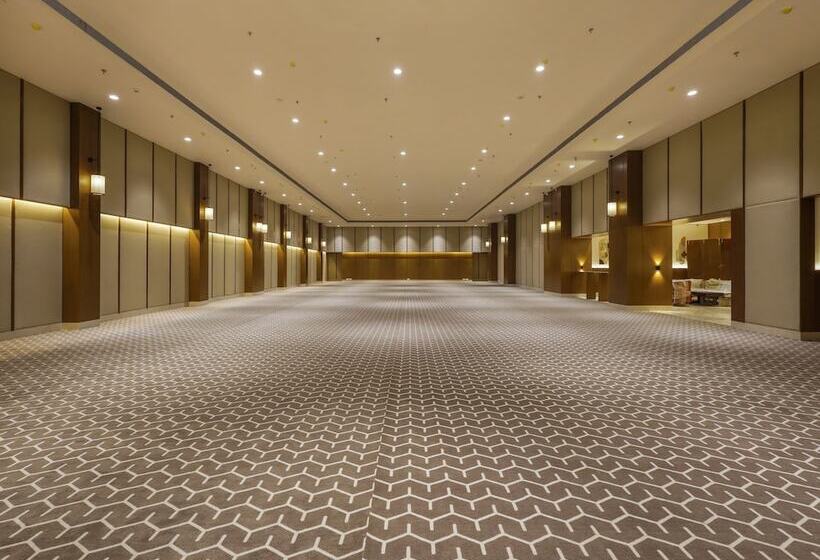 Sunday Hotel Vadodara