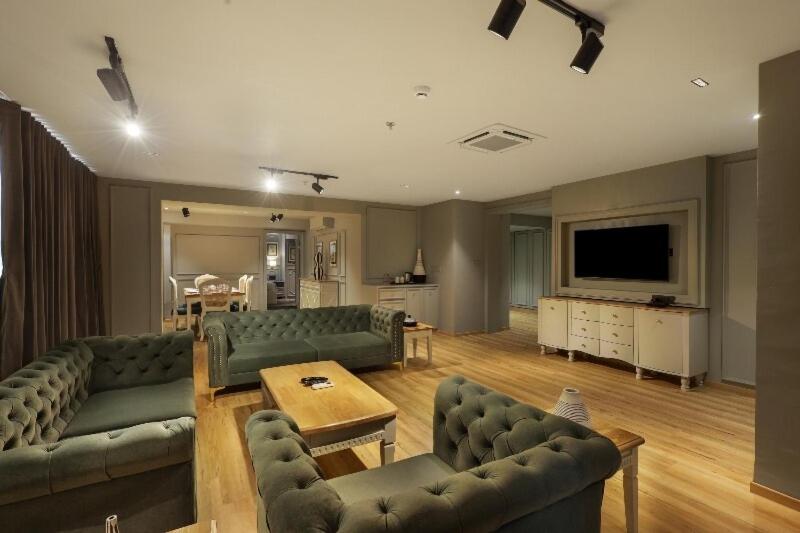 Sunday Hotel Vadodara