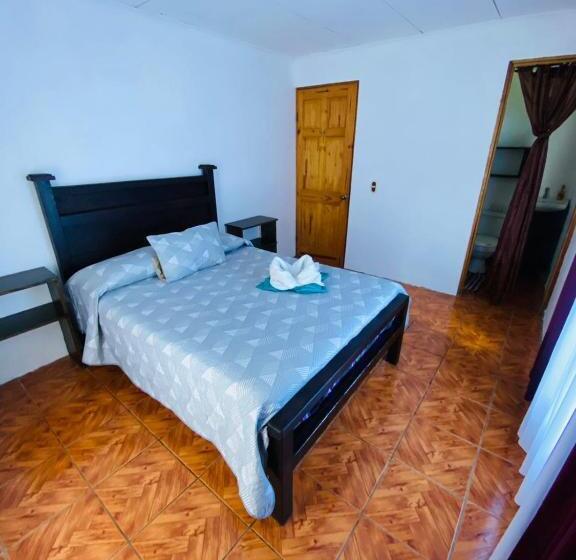 تختخواب و صبحانه Twin Palms Lodge