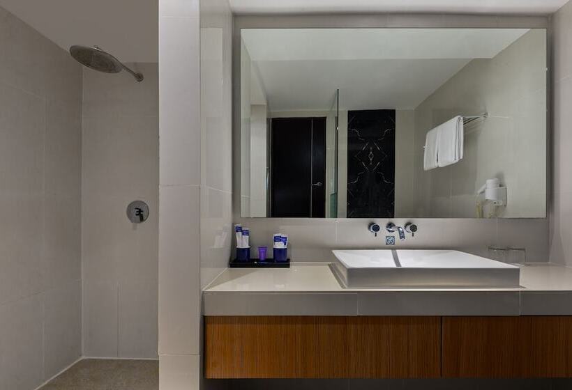 هتل Aston Inn Cilacap