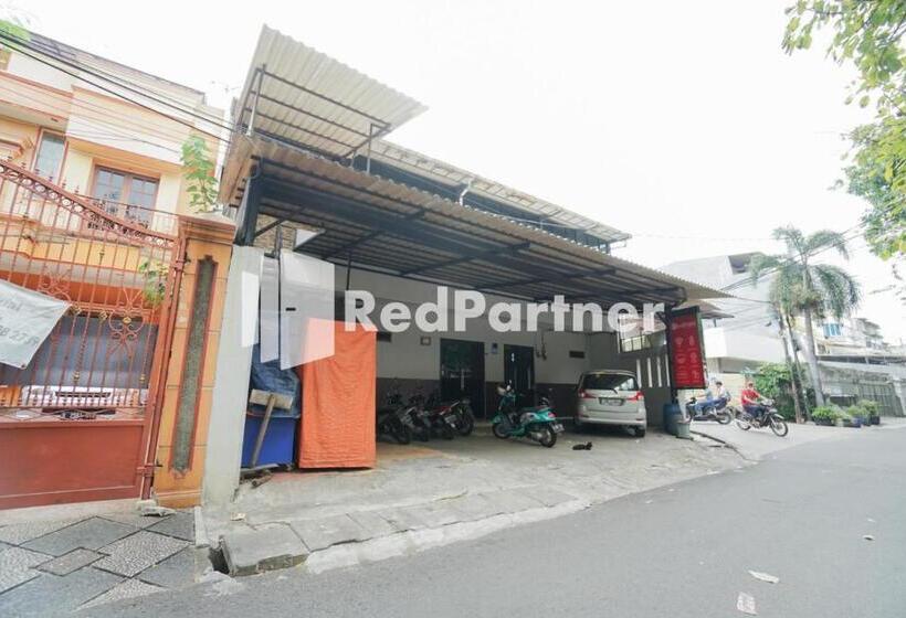 هتل Bright Residence Near Itc Mangga Dua Mitra Reddoorz