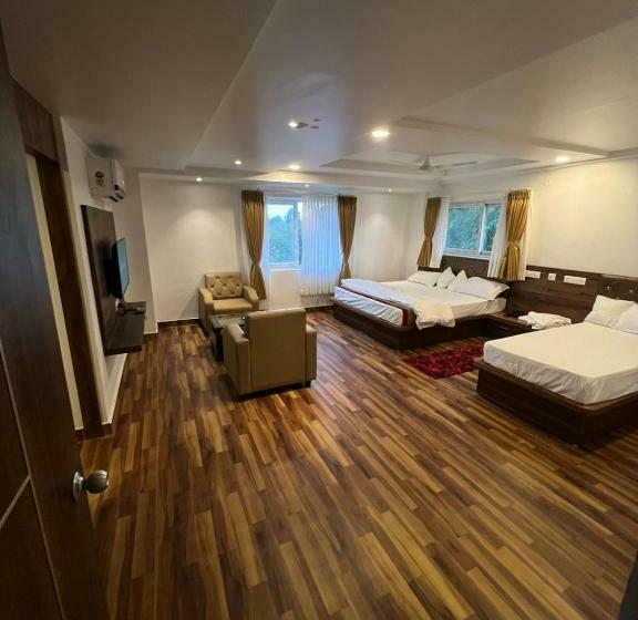Hotel Vaishnavi Grand