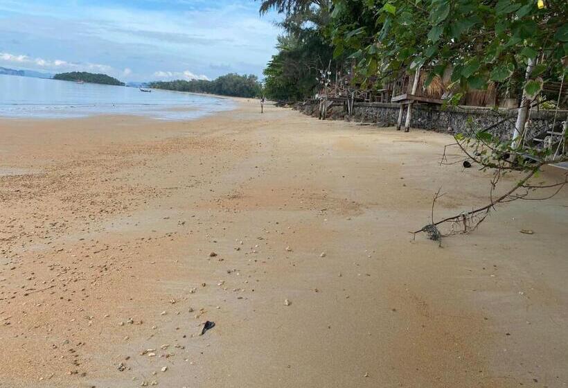 هتل White Seaview Residence
