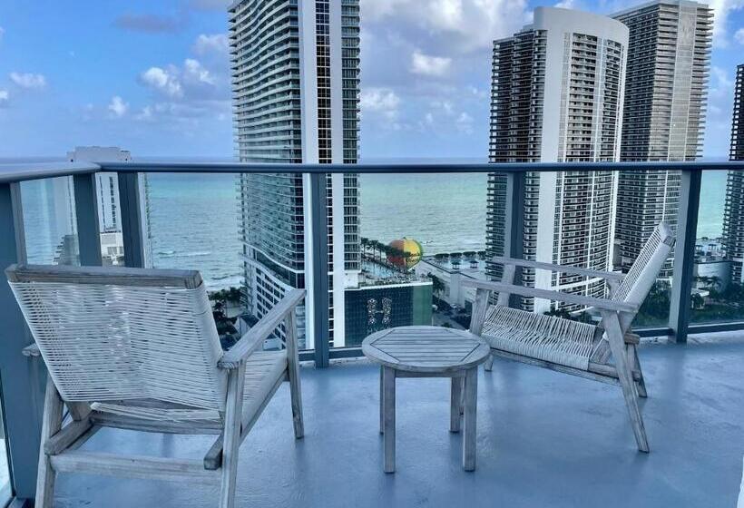 Hyde Beach House Lux Apartment