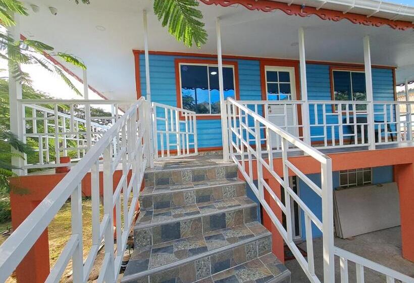 تختخواب و صبحانه Mary & Matt Lodge