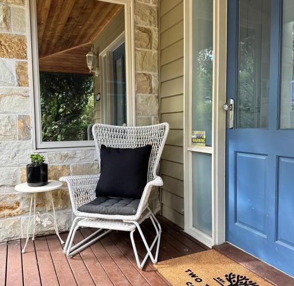 Bed and Breakfast Two Truffles Cottage Accommodation