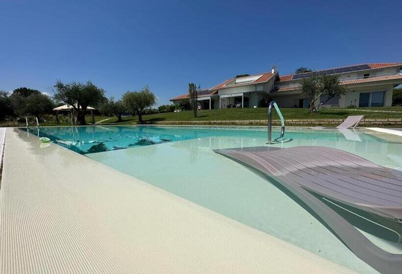 تختخواب و صبحانه Villa Athena Charme