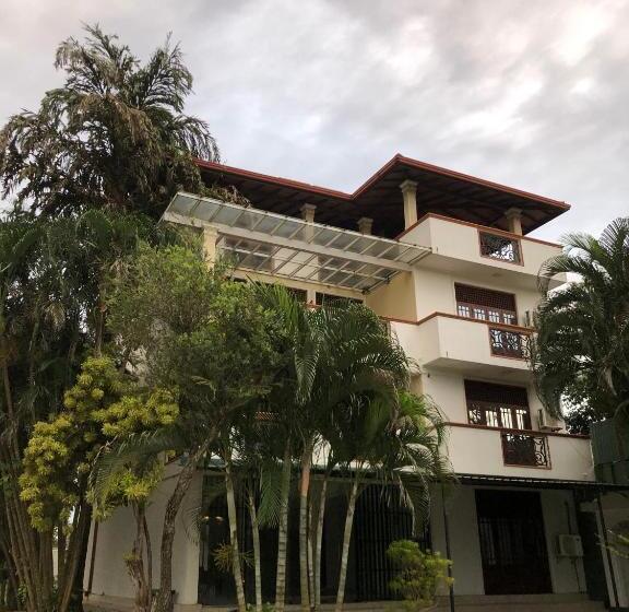 酒店 Amani Lake Resort
