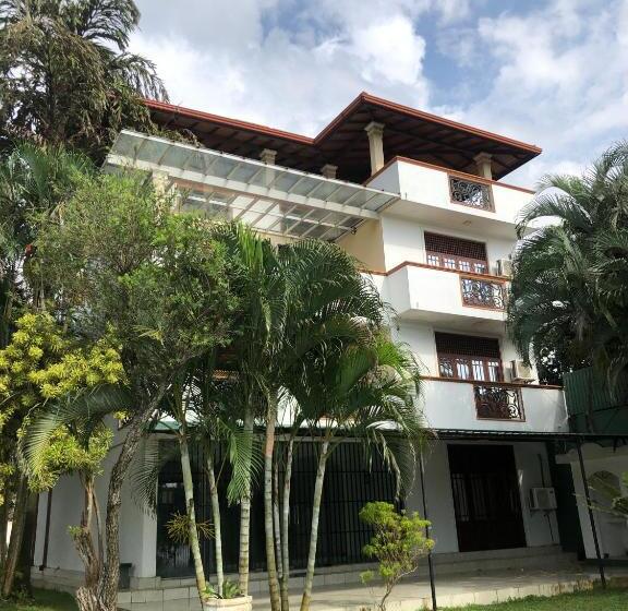 酒店 Amani Lake Resort
