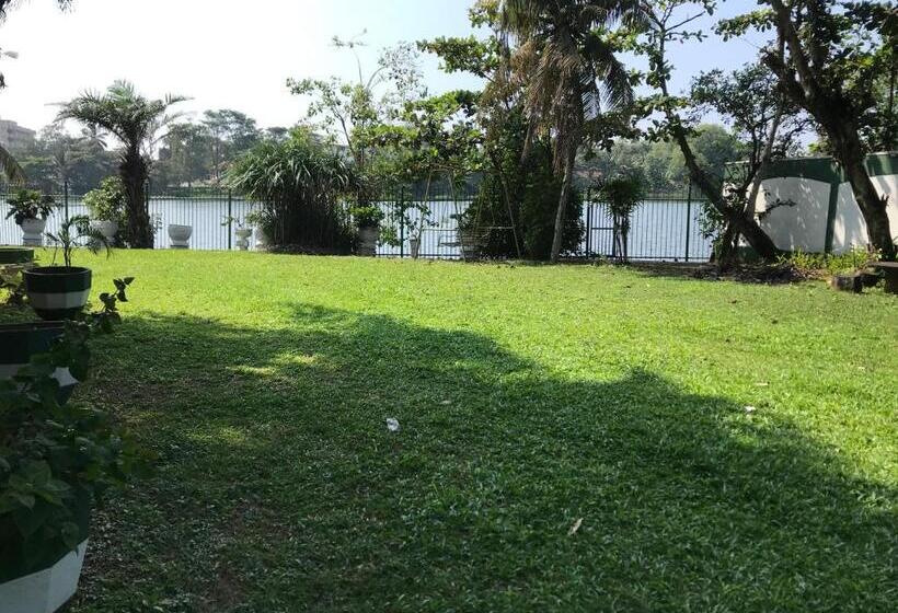 酒店 Amani Lake Resort