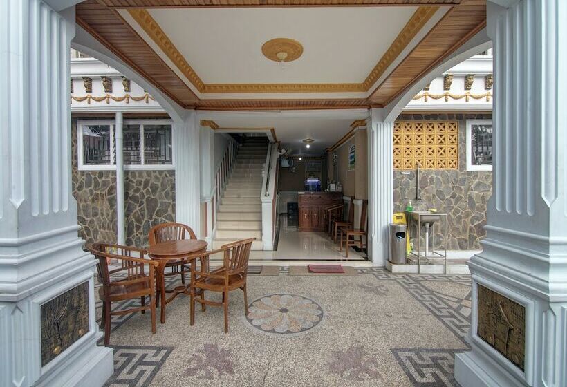 هتل O Fitriaendika Residence Near Pasar Raya Padang