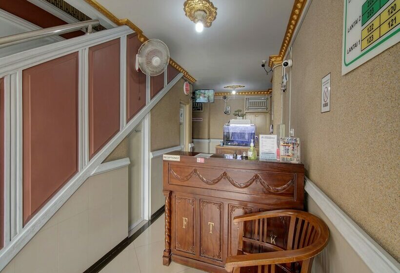هتل O Fitriaendika Residence Near Pasar Raya Padang