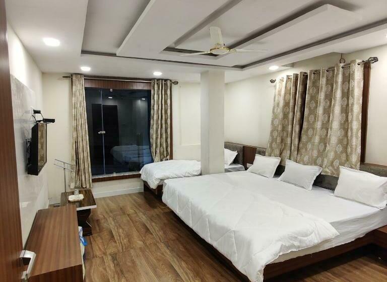 Отель Shreeji Residency