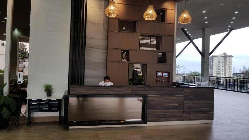 Lucky East Serin With Netflix Disneyplus Freecoffeetea & Recliner