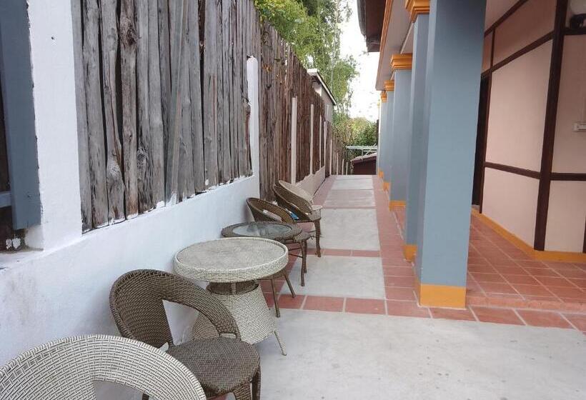 הוסטל Funny Riverside Backpackers