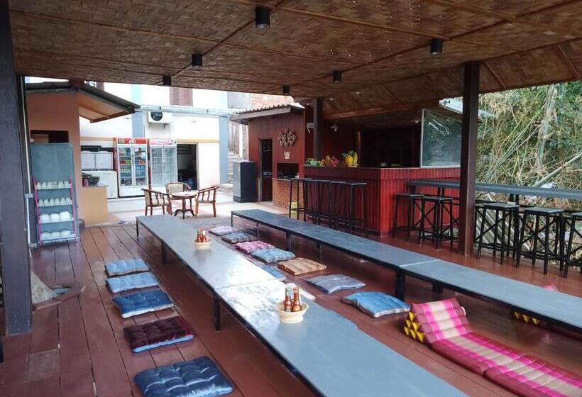 הוסטל Funny Riverside Backpackers