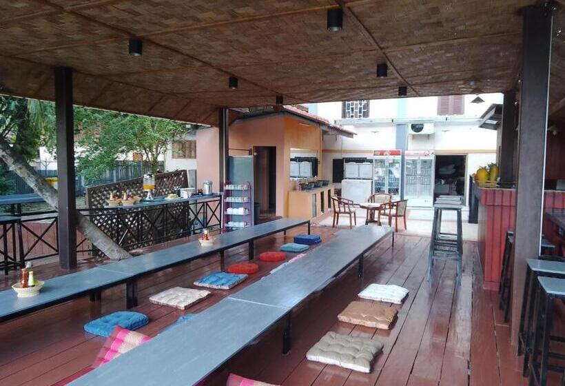 הוסטל Funny Riverside Backpackers