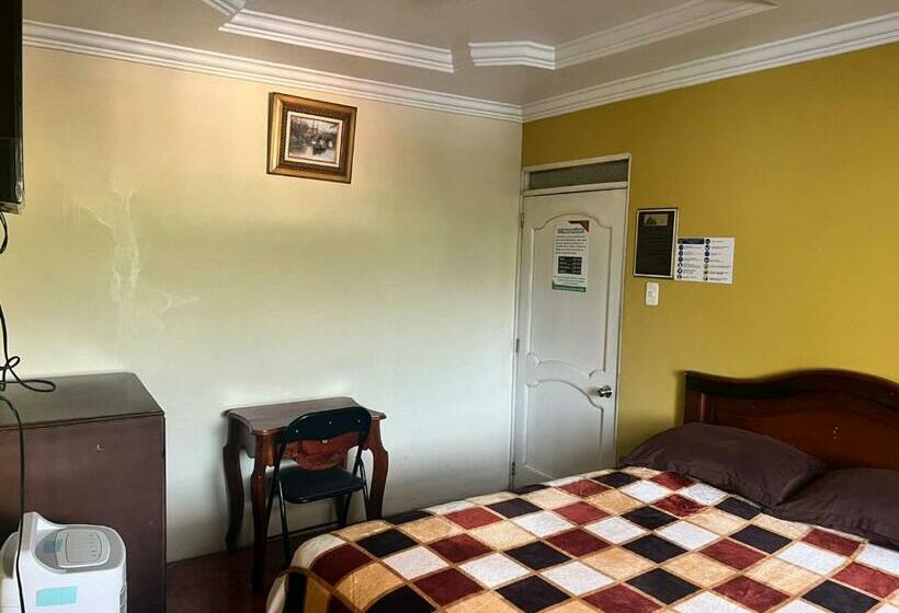 Общежитие Hostal Oriental